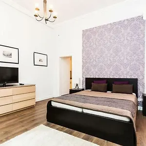 Private Centertown Apartment