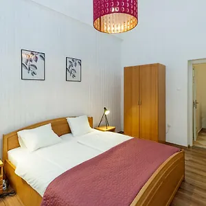 https://sophie-apartman.egerhotels.net